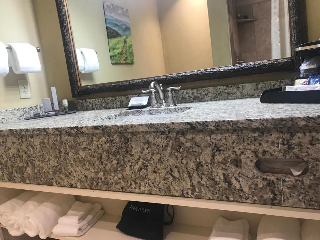 Ein Badezimmer in der Unterkunft The Appy Lodge