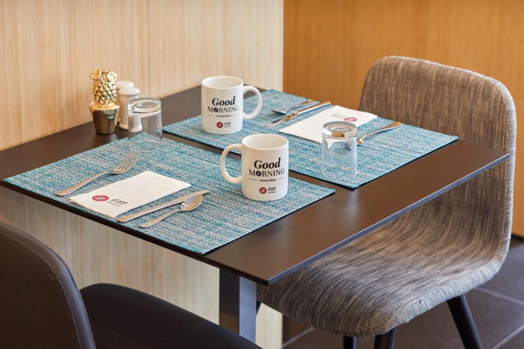 Coffee and tea making facilities at Exe Plaza Catalunya