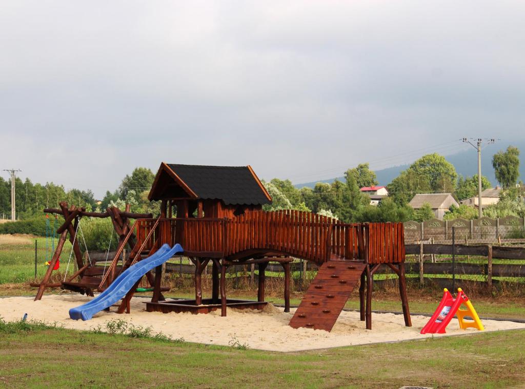 Plac zabaw dla dzieci w obiekcie Biały Łabędź