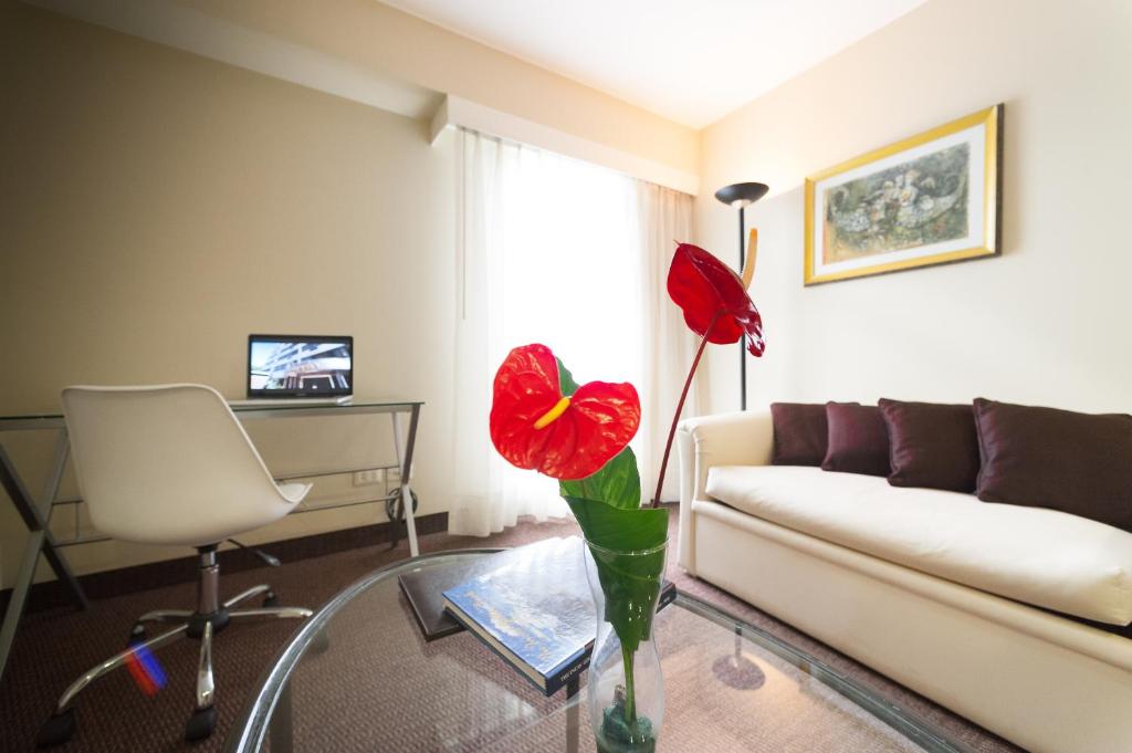 TV a/nebo společenská místnost v ubytování Roosevelt Hotel & Suites