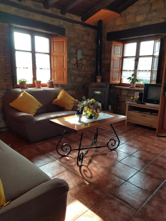 A seating area at Casa Rural Juntana