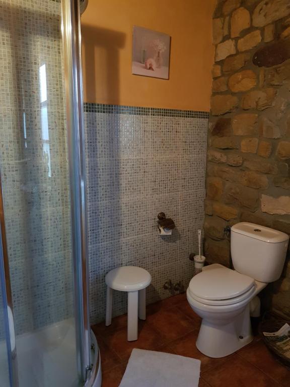 A bathroom at Casa Rural Juntana