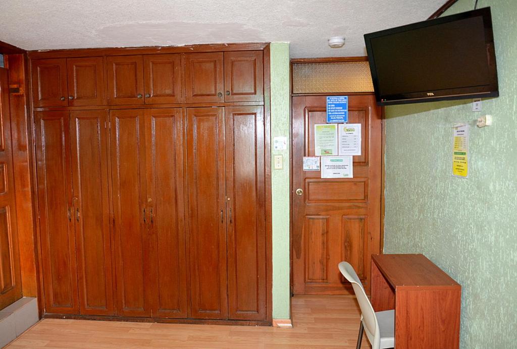 TV a/nebo společenská místnost v ubytování Hostal Terra 2 - EL CONDADO