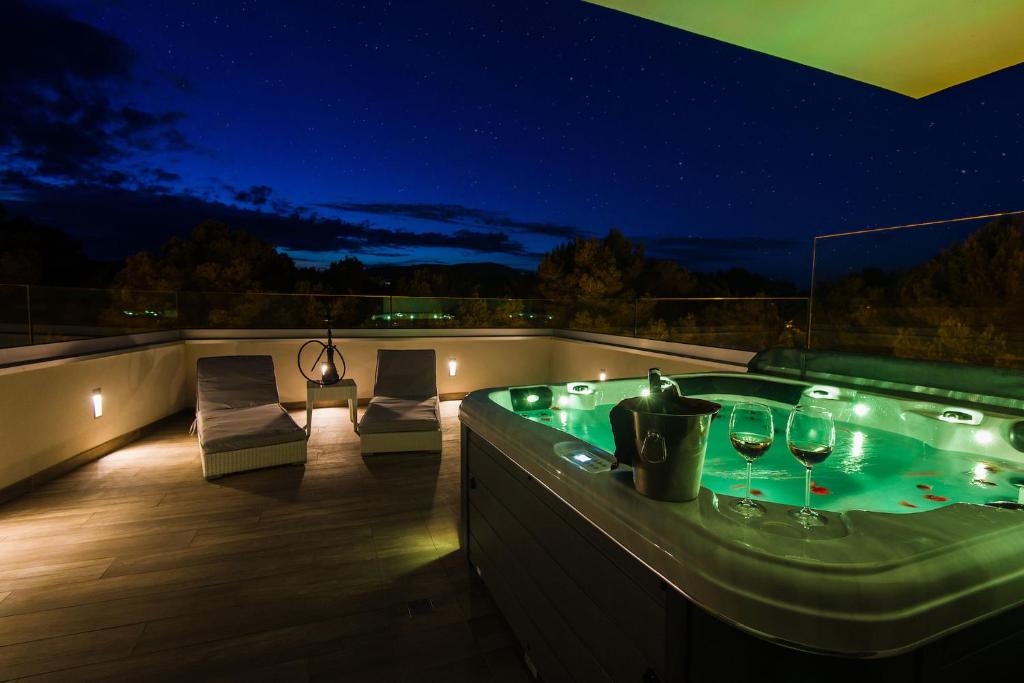 The swimming pool at or close to Villa Can Nieves
