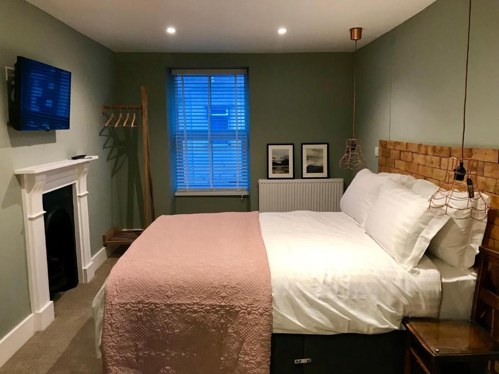 Rooms at Martha Jones - Suite