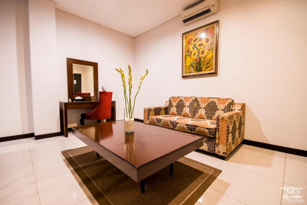 Posezení v ubytování Royal Hotel Bogor