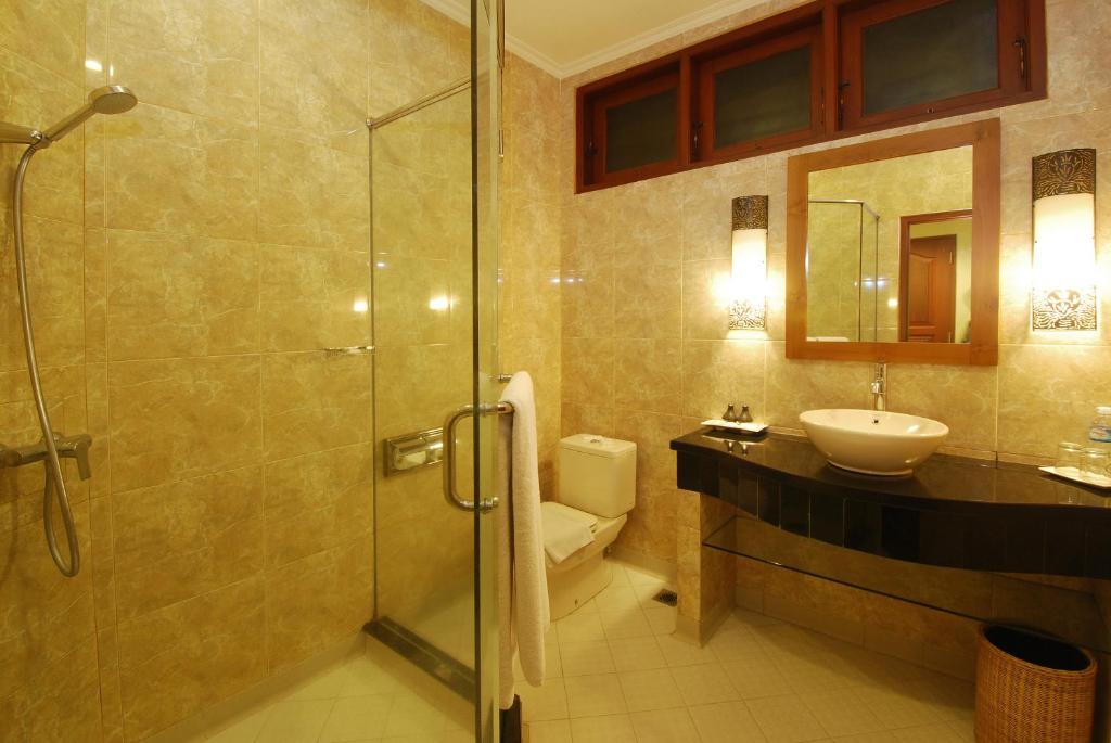 Yulia Beach Inn Kuta photo