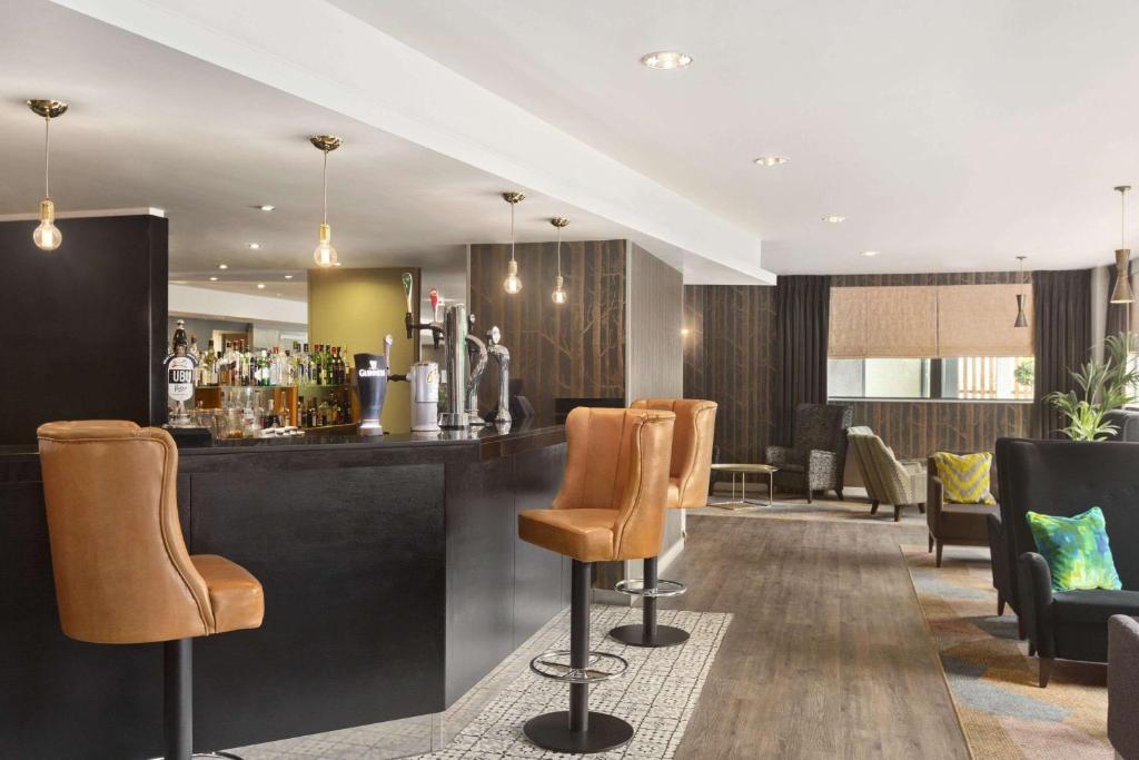 Ramada Hotel & Suites by Wyndham Coventry - Resim 38