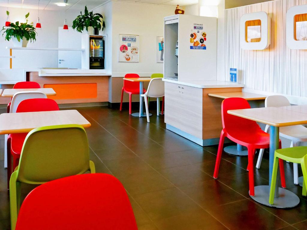 Restaurace v ubytování ibis budget Honfleur Centre