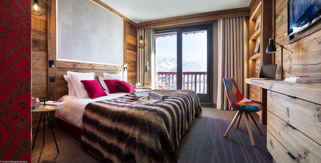 Кровать или кровати в номере Hôtel Village Montana by Les Etincelles