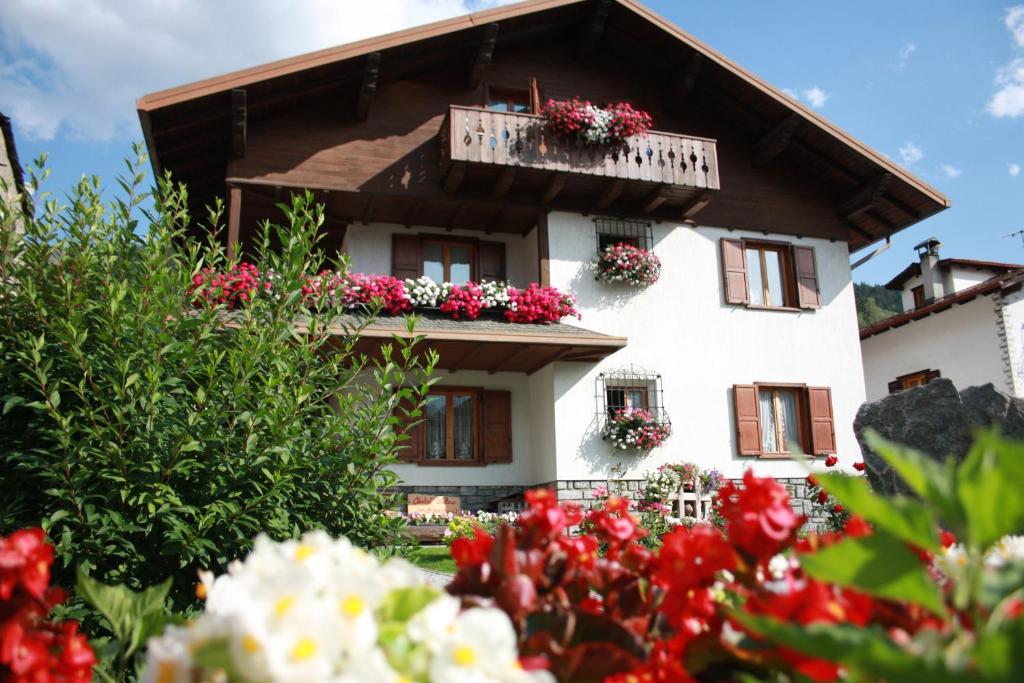 The building in which Az apartmant is located