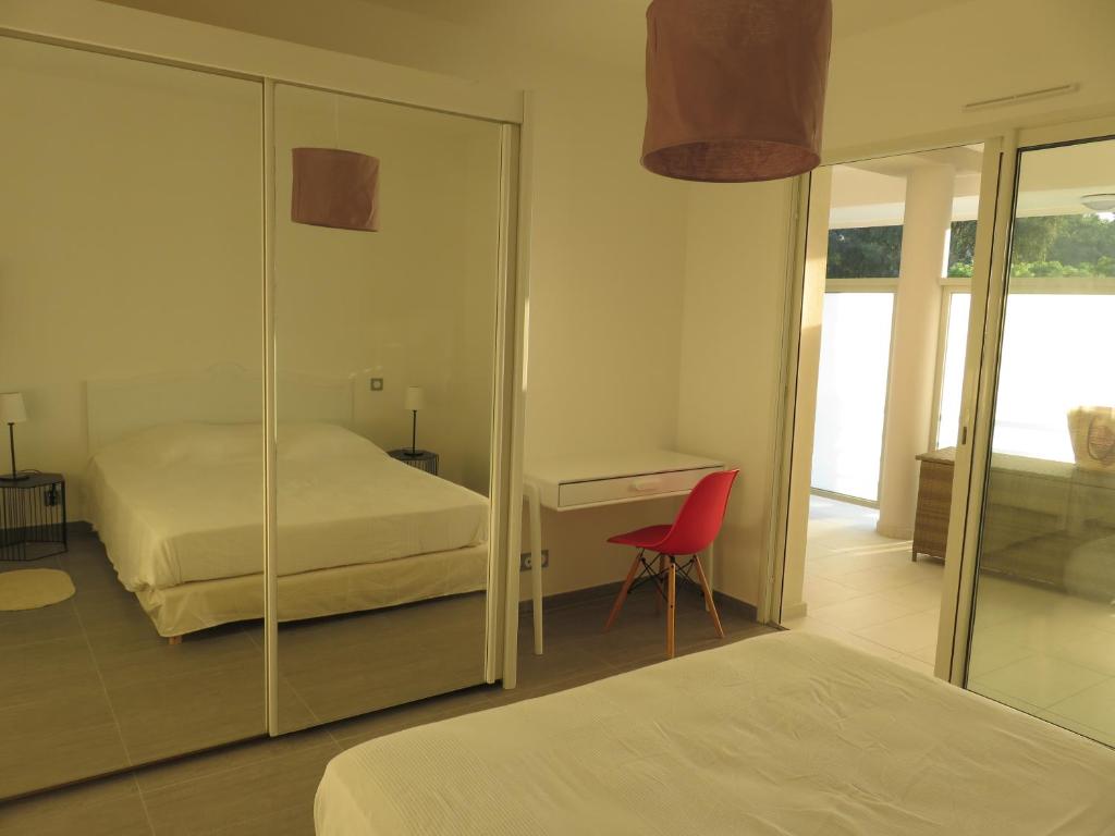 Postel nebo postele na pokoji v ubytování les rivages de calvi