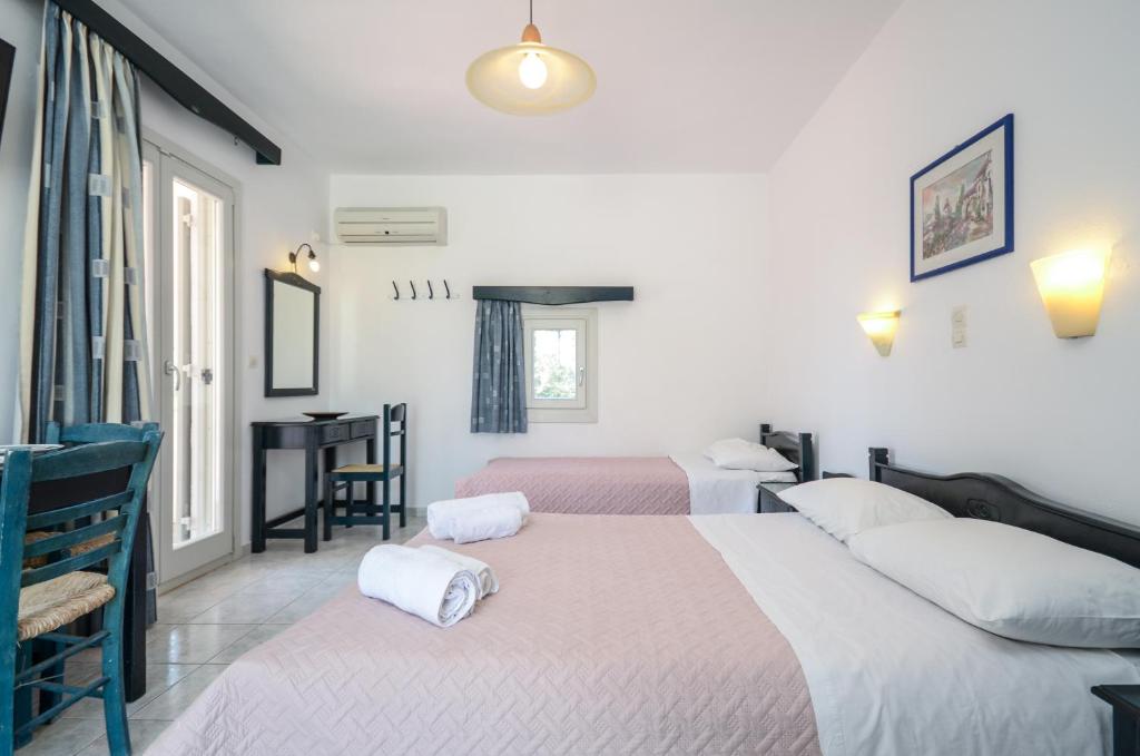Postel nebo postele na pokoji v ubytování Ydreos Studios & Apartments