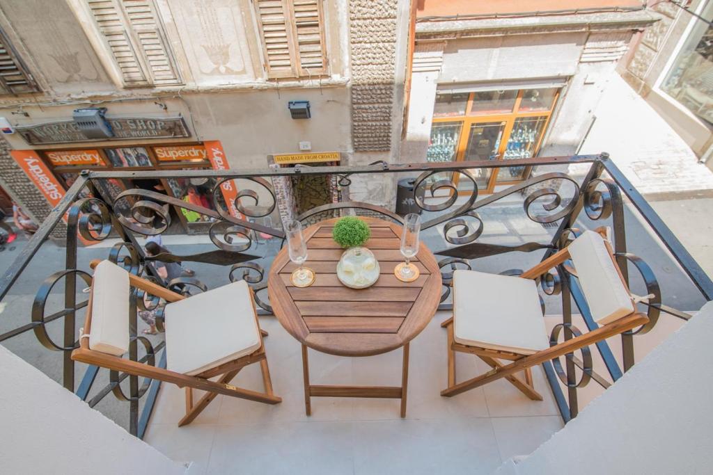 Leona Deluxe Apartments - 3