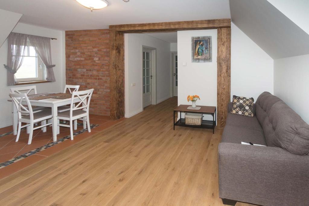 Melnmuižė - Sala Familiar Con Balcón