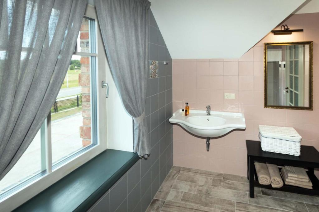 Melnmuižė - Sala Familiar Con Baño