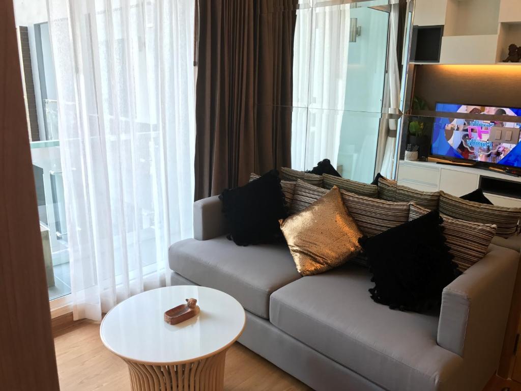 a living room with a couch and a table at Everyday Sukhumvit 11-13 Asok Nana Nightlife in Bangkok