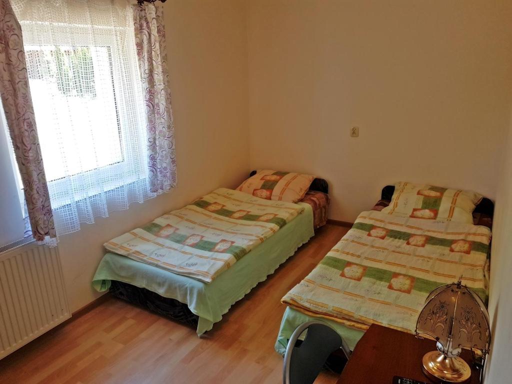 Posteľ alebo postele v izbe v ubytovaní PokojeKajaki DD Swornegacie