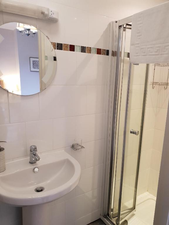 The Red Lion - Deluxe Double Room