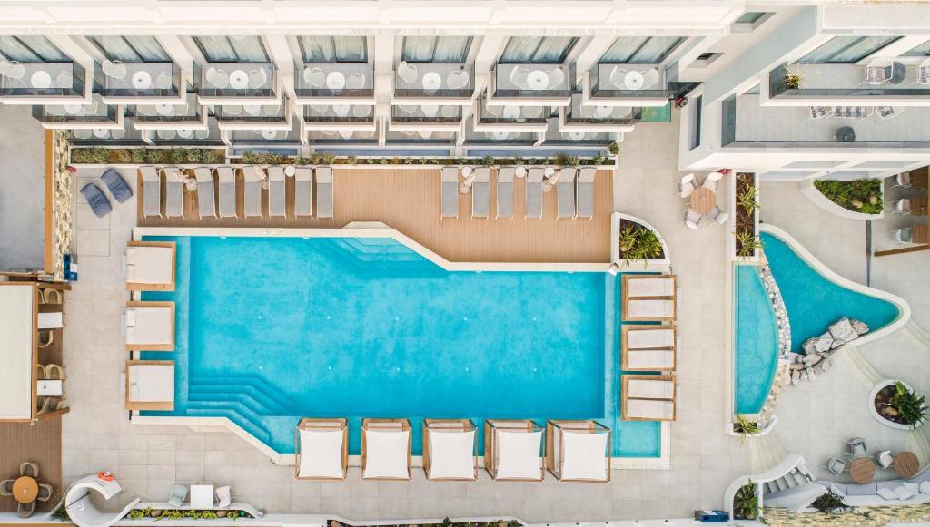 Bazén v ubytování Samian Mare Hotel, Suites & Spa nebo v jeho okolí