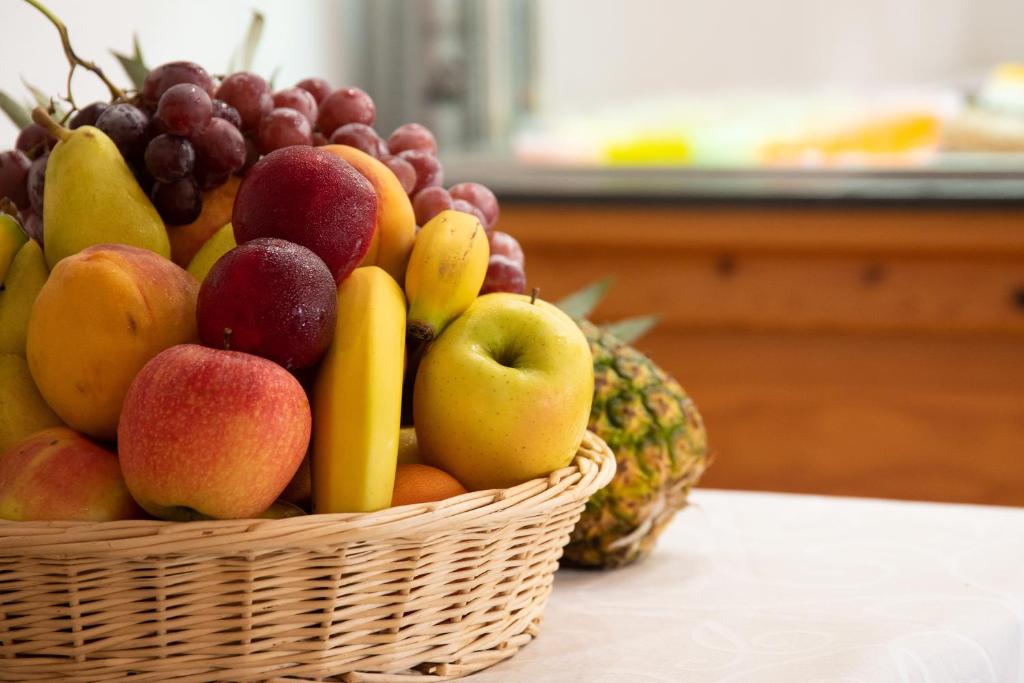 a basket of fruit on a table next to a pineapple at Pato Rojo in Punta Umbría