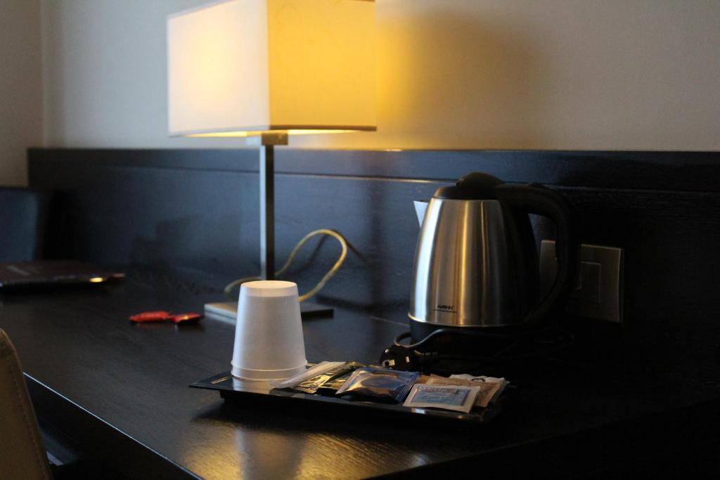 Příslušenství pro přípravu čaje a kávy v ubytování Best Western Hotel Adige