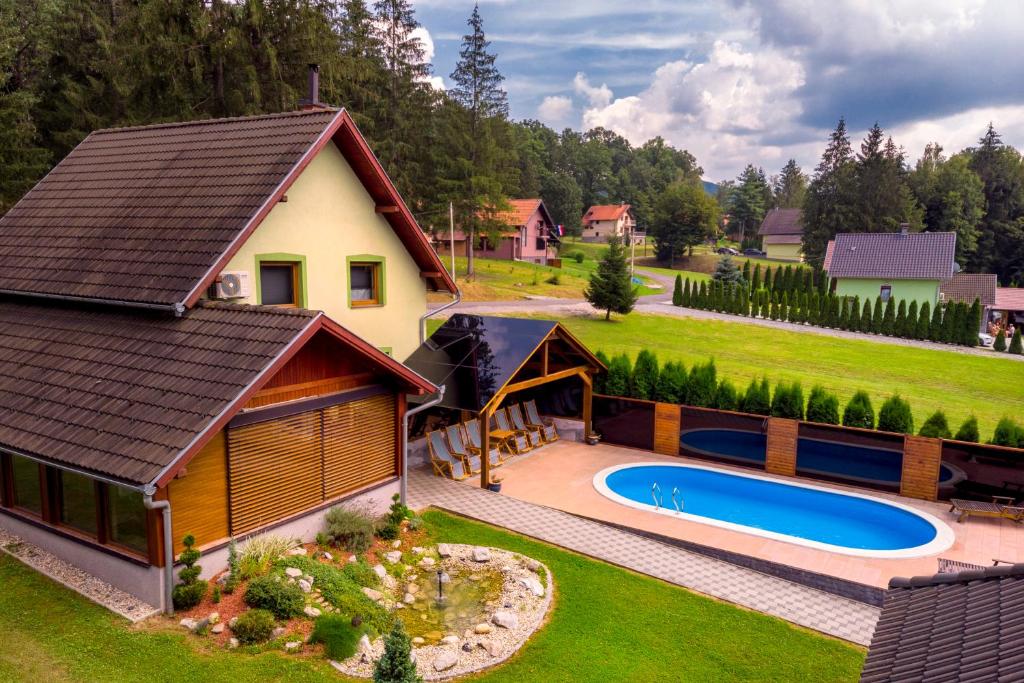 a house with a swimming pool in the yard at Vila Sara in Novo Zvecevo