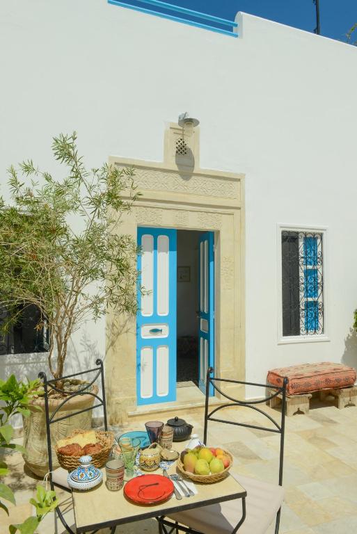 Een patio of ander buitengedeelte van Dar R'Bat, Maison d'Hôtes de charme
