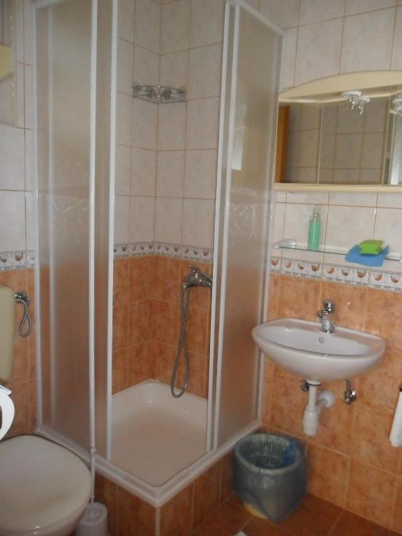 Kúpeľňa v ubytovaní Apartments & Room Španjol