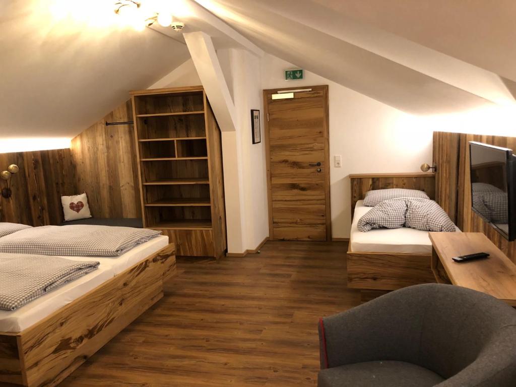 Postel nebo postele na pokoji v ubytování Berggasthof Obere Firstalm