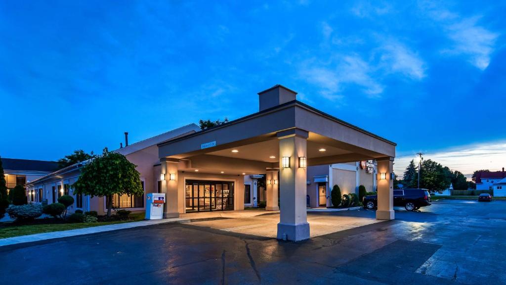 a building with a parking lot with a garage at Best Western Galleria Inn & Suites in Cheektowaga