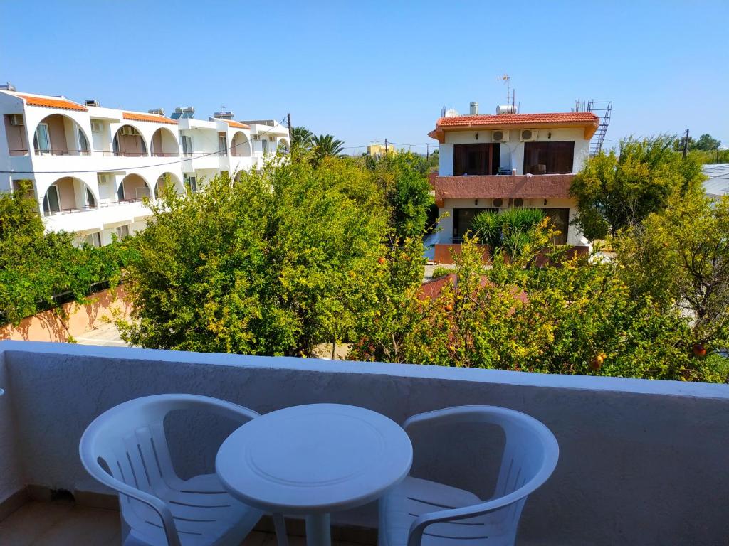 A balcony or terrace at Kyriakos Studios