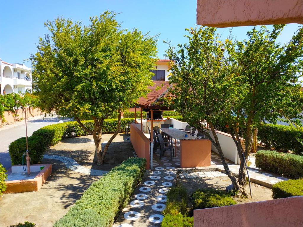A garden outside Kyriakos Studios