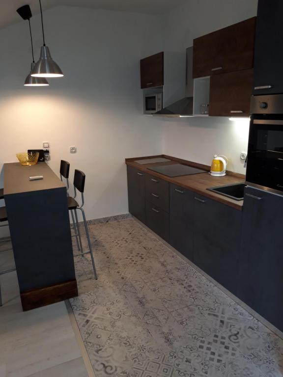 Kuchyňa alebo kuchynka v ubytovaní Apartman Mohenski