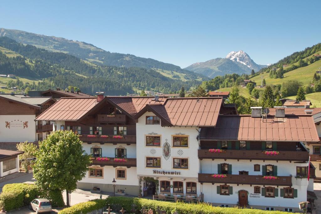 Nespecifikovaný výhled na hory nebo výhled na hory při pohledu z hotelu
