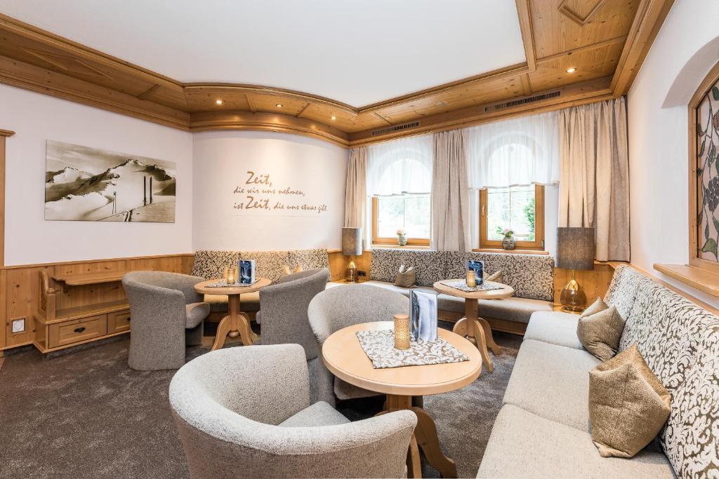 Posezení v ubytování Aktiv & Vitalhotel Bergcristall
