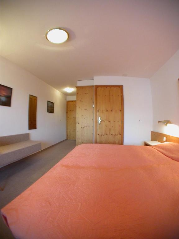Letto o letti in una camera di Hotel Pöstli