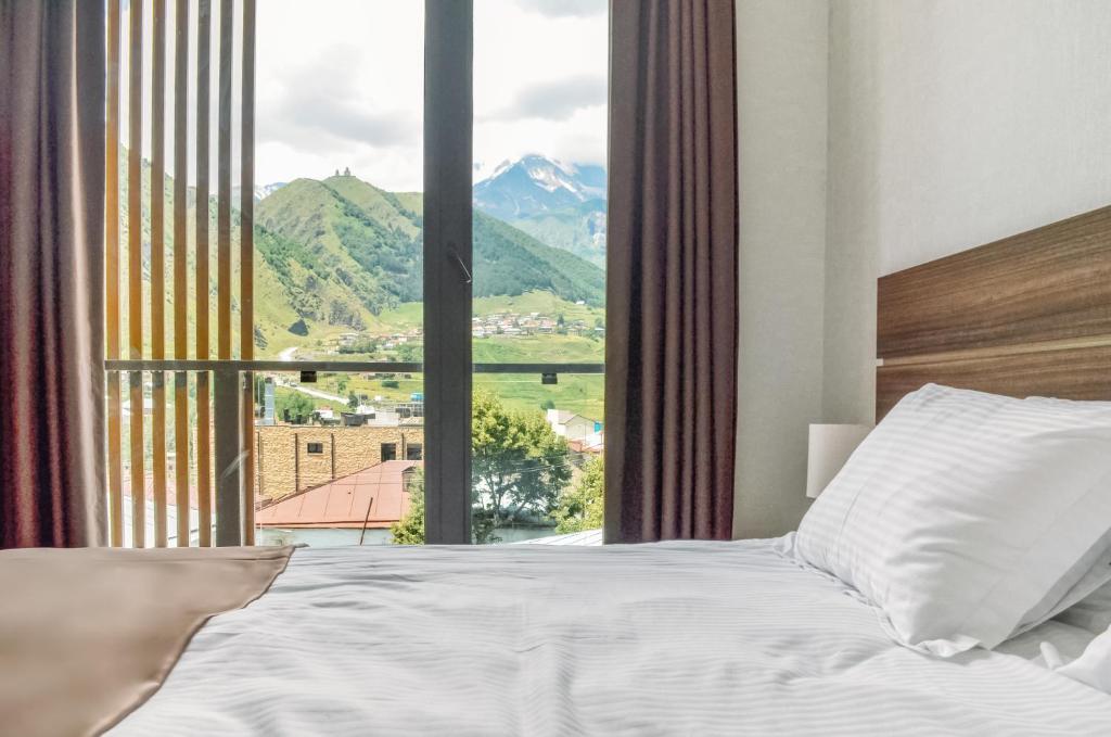 Nespecifikovaný výhled na hory nebo výhled na hory při pohledu z hotelu