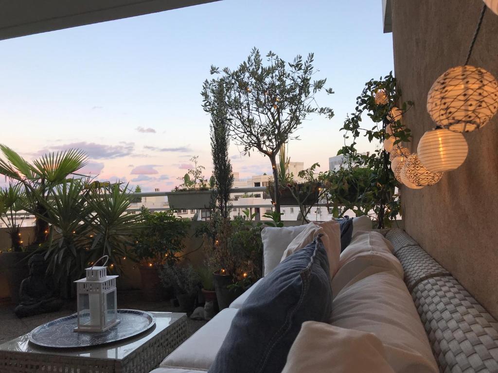 Balkón nebo terasa v ubytování F3 Terrasse La défense