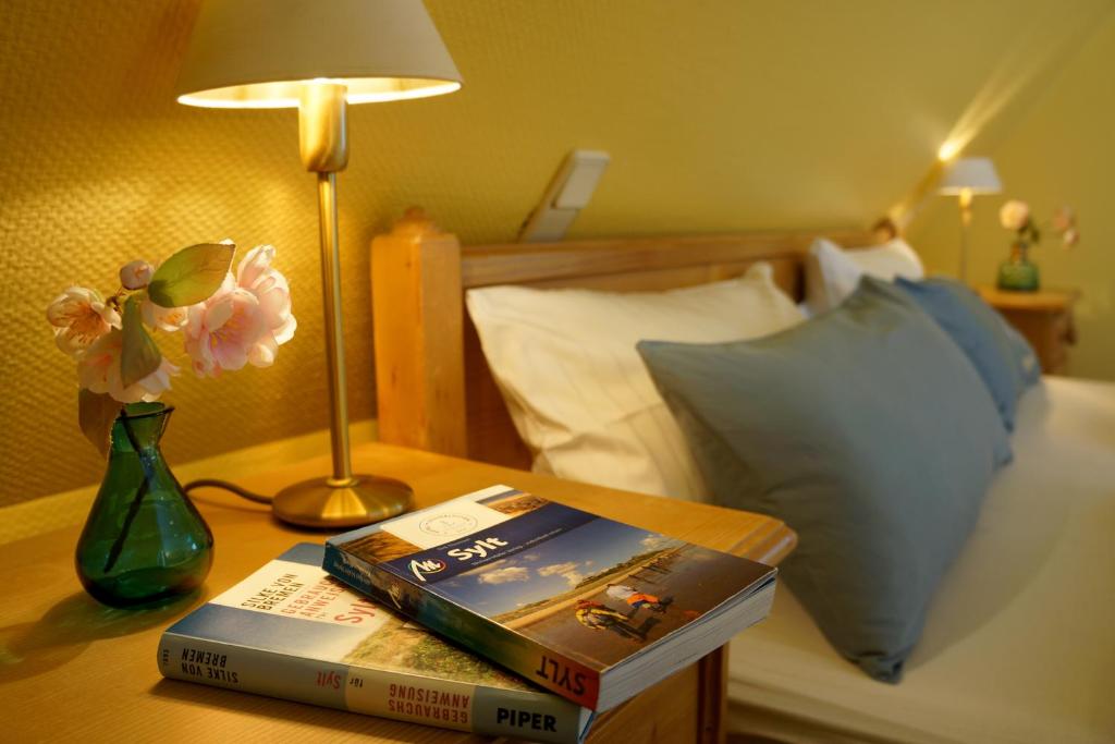 Postel nebo postele na pokoji v ubytování Hotel am Südwäldchen