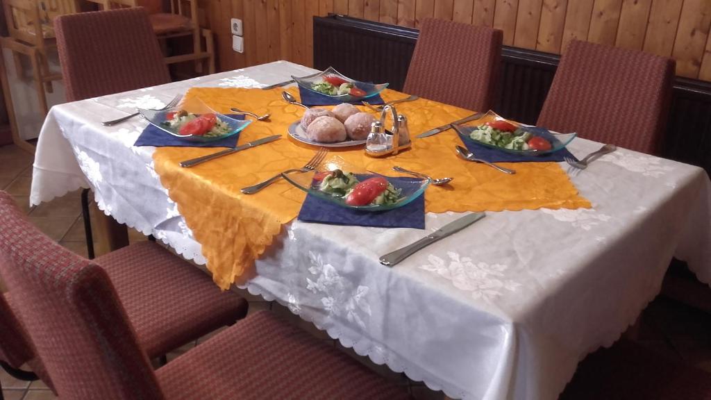 Restaurant Pension Lubusch Gahro - Twin Room With Private Bathroom