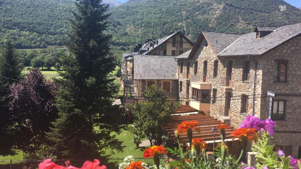Nespecifikovaný výhled na hory nebo výhled na hory při pohledu z hotelu