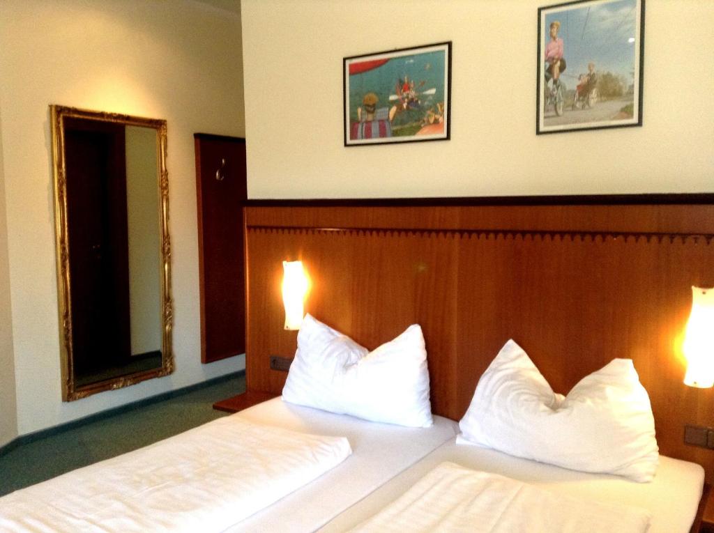 Postel nebo postele na pokoji v ubytování Hotel Gasthof Sonne