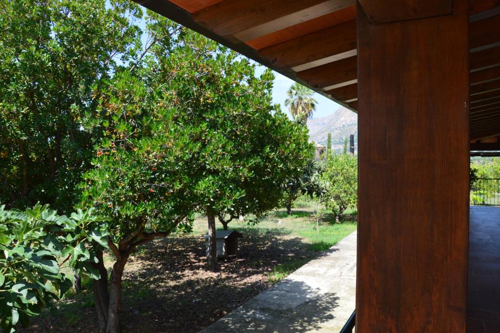 A garden outside Casa vacanza Borgo Parrini