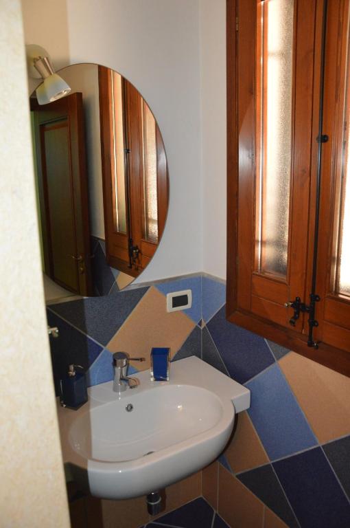 A bathroom at Casa vacanza Borgo Parrini