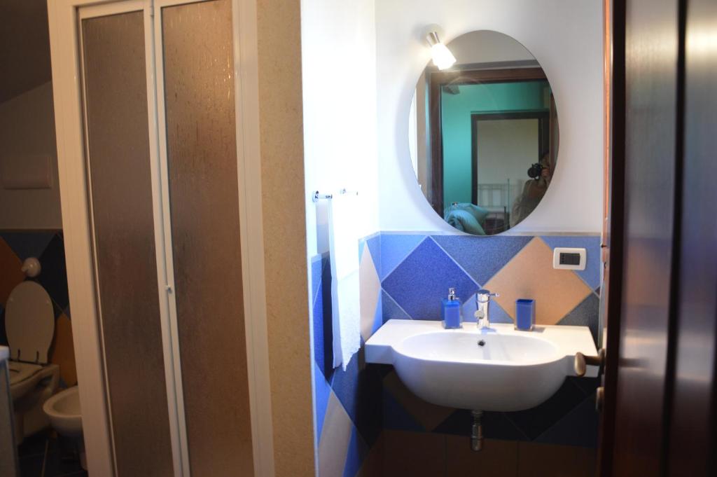 A bathroom at Casa vacanza Borgo Parrini