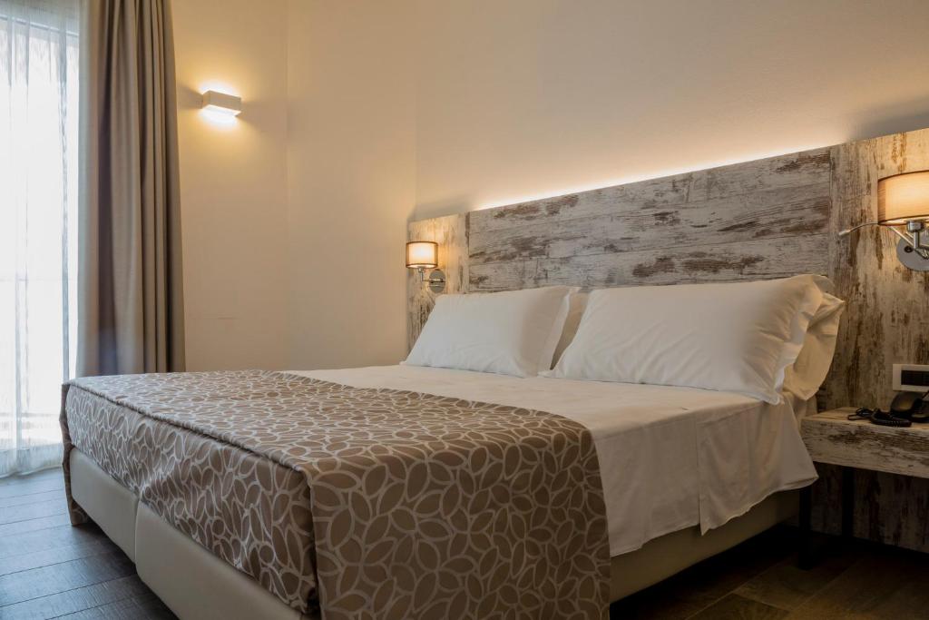 Postel nebo postele na pokoji v ubytování Hotel Ambassador