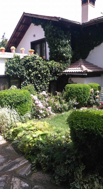 Zahrada ubytování Matsureva House - Pri Ivan