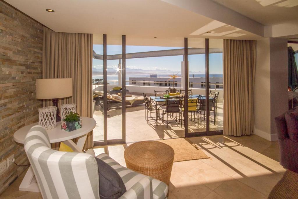 Apartment A Upper Deck - Image 12