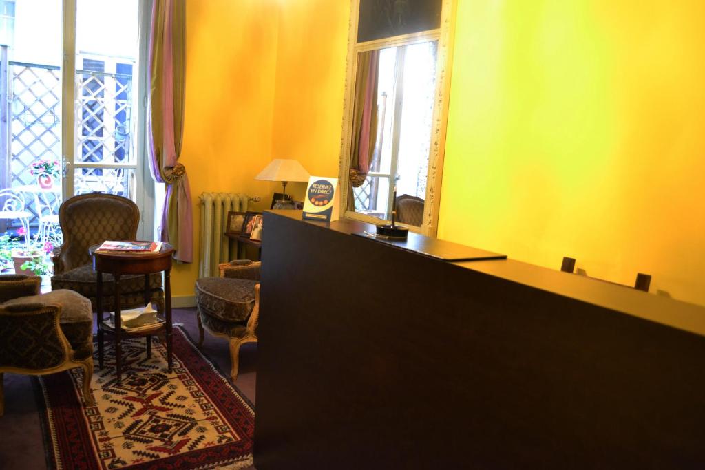 Gallery image of Hotel Windsor Home in Paris